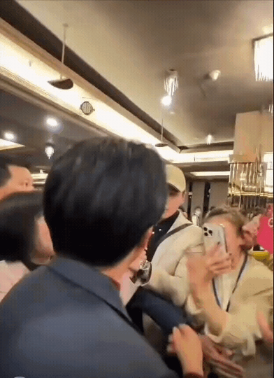 眾人熱情包夾「賴清德看見他」停住了！竟是閩南狼「回頭1暖舉」超感動