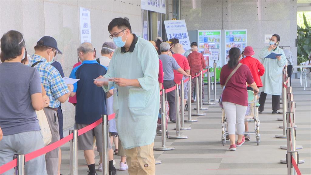 北市開放72歲以上長者打疫苗　上午630人預約施打流暢