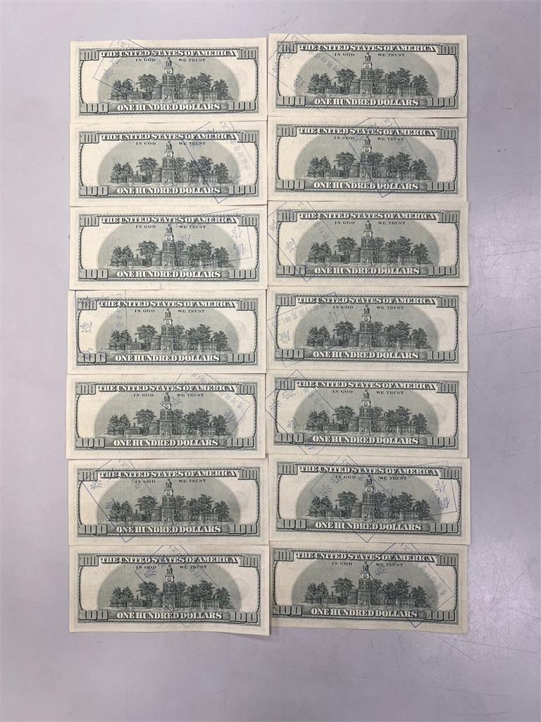 男子拿14張「舊式美金」要換台幣...　糗了！　全是偽鈔被警方依法函送