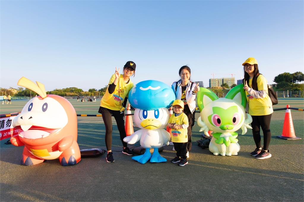快新聞/陪寶可夢一起跑步!1.3萬人湧中央公園 「IP路跑」成新趨勢