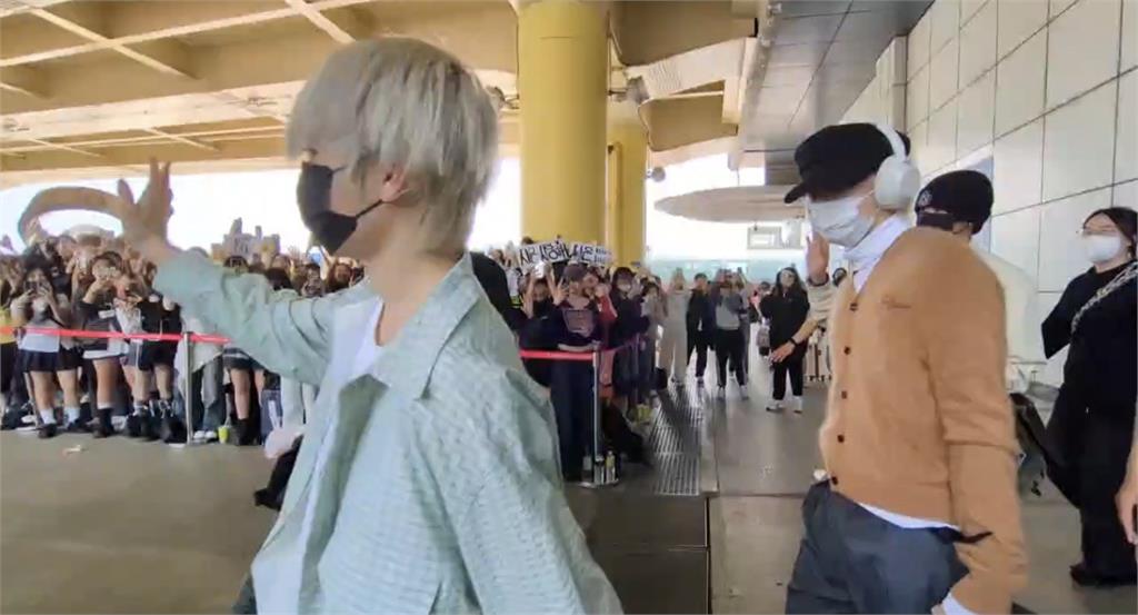 高雄開唱!NCT WISH抵台 粉絲自製應援橫幅、髮夾等物展現熱情