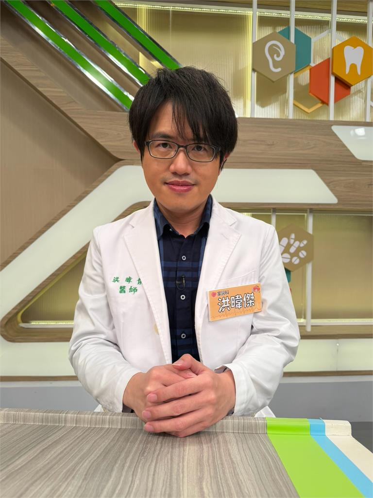 詹惟中抽筋痛到睡不著！哈孝遠體型太大遊樂園安全帶都扣不上