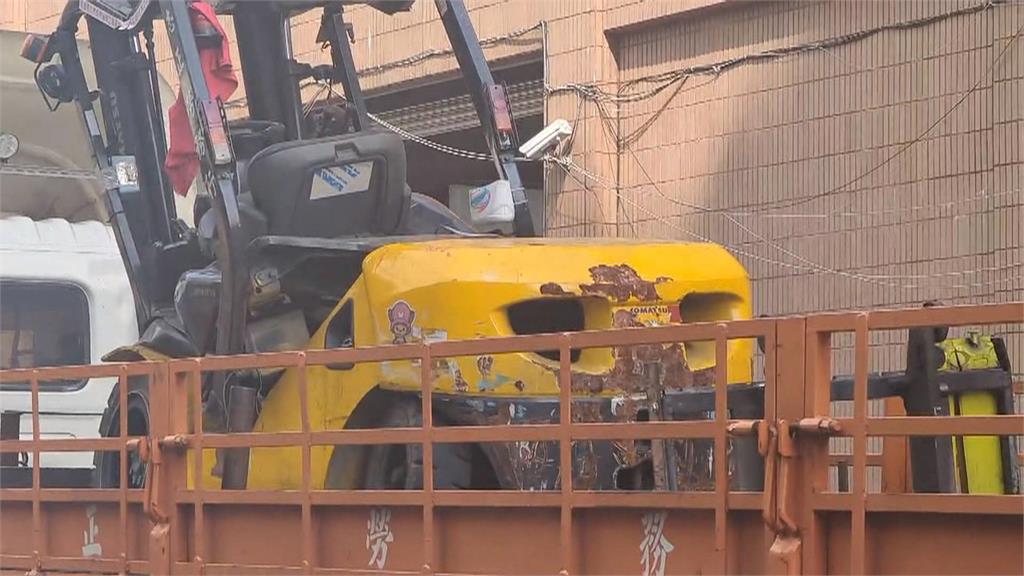 高雄海霸王傳工安意外! 工人開堆高機「連人帶車」墜地身亡