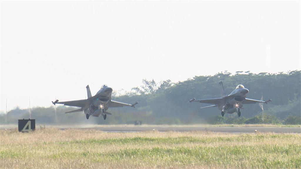 全球首例! F16座艙罩飛脫 緊急迫降 人機均安