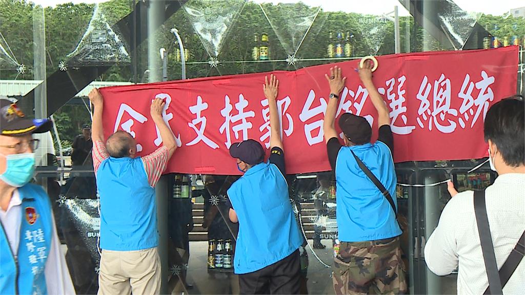 郭台銘搶軍系票! 出席黃埔建校99週年活動