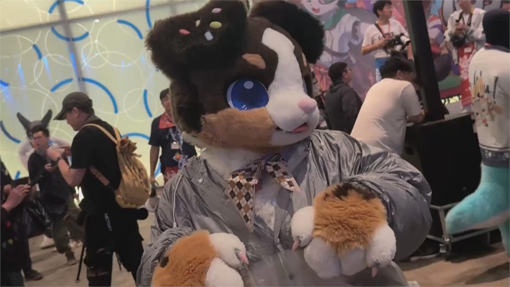 16國「獸裝扮演者」齊聚點燈　毛毛大軍萌翻全場