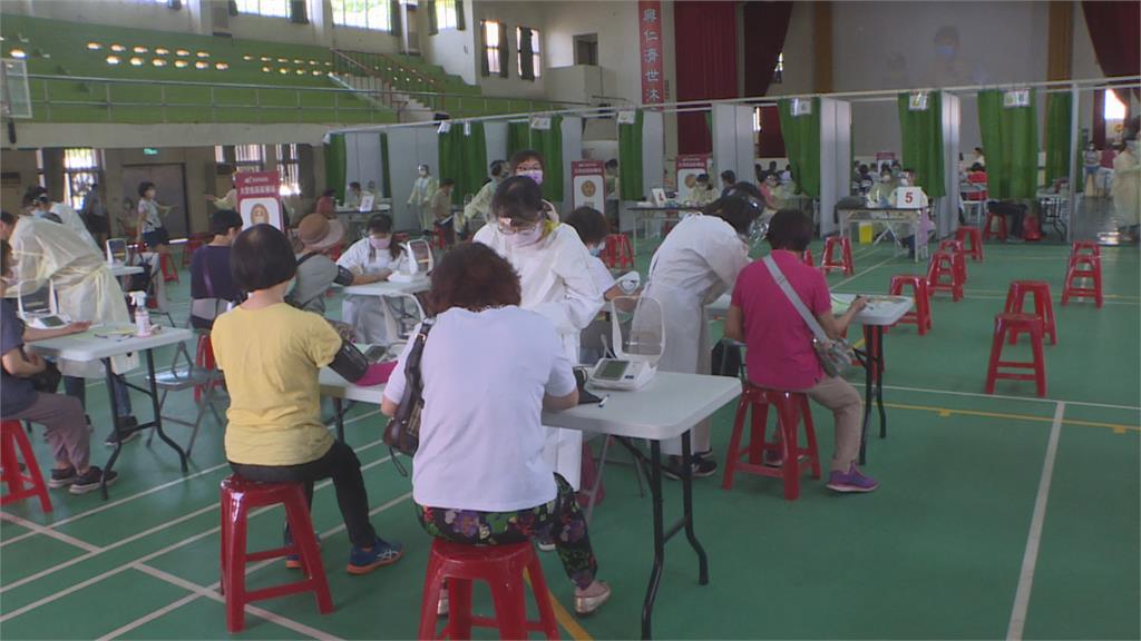 南市國小教師接種疫苗明開打 黃偉哲:拚開學前打完第2劑
