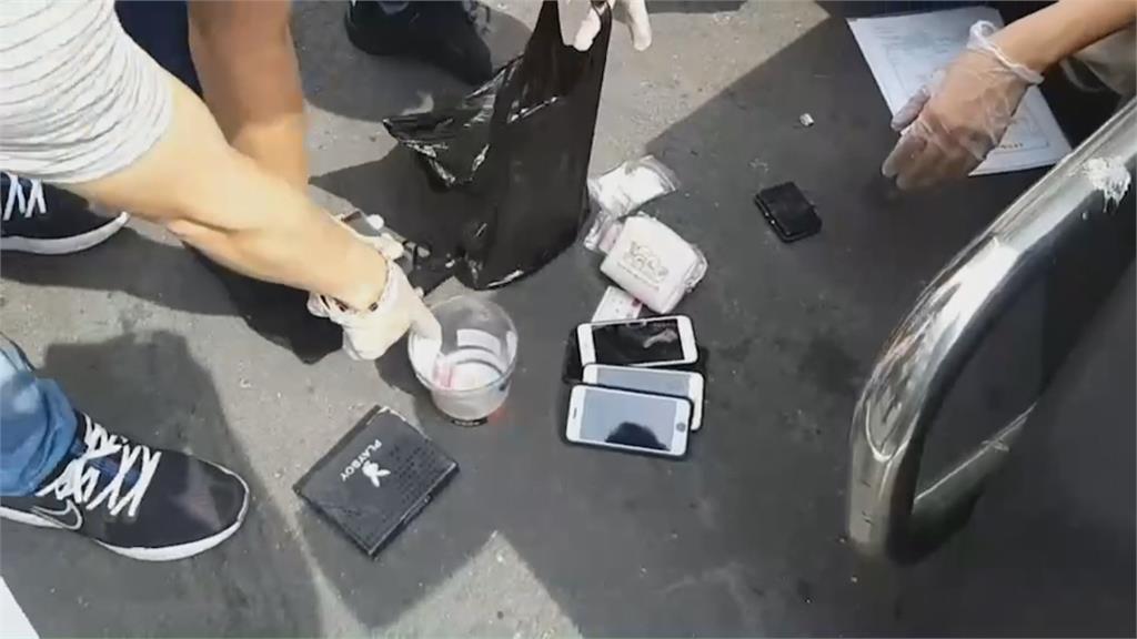 警前後包抄抓毒鴛鴦! 一男一女狼狽被逮糗態百出...