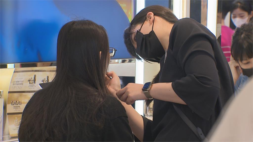 決策者(影)/百貨櫃姐轉行當黑手!「夕陽產業」走入時尚巴黎?鈑金姊妹曝關鍵...