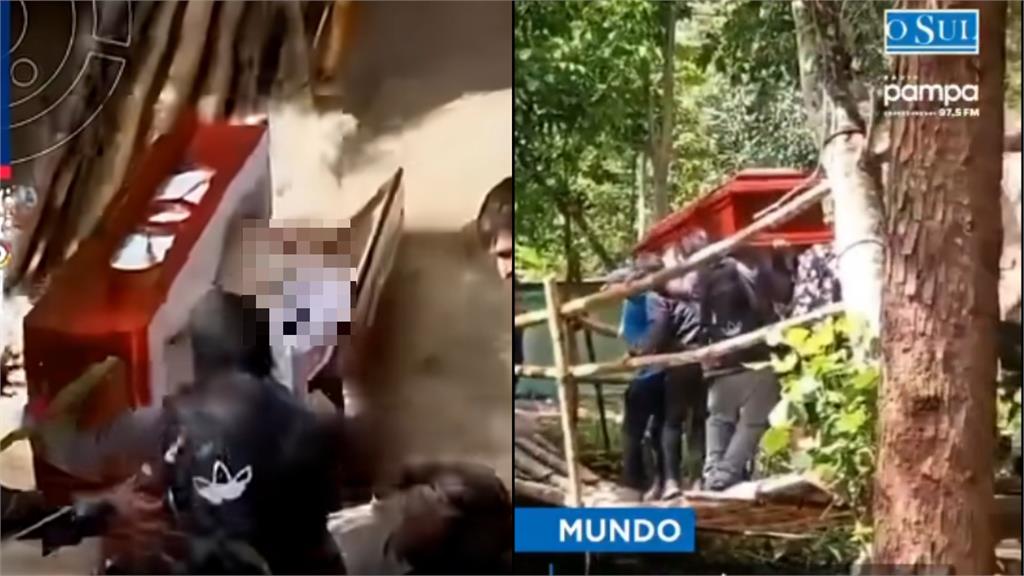 木橋「瞬間斷裂」送葬隊伍多人落水！棺木被沖開「遺體漂出」眾人急撈畫面曝光