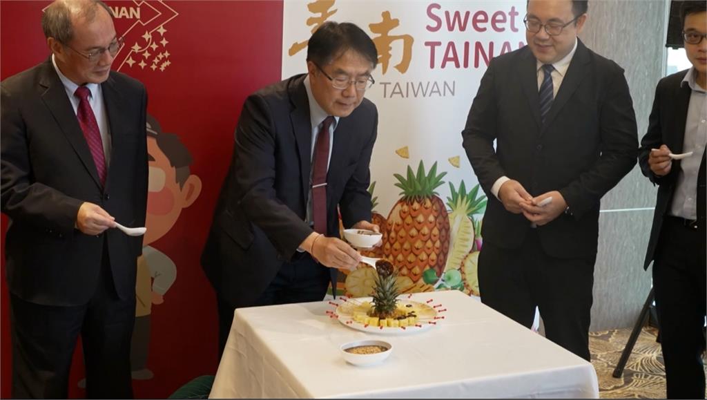 黃偉哲飛星親自推銷 預告台南金鑽鳳梨當地超市將上架