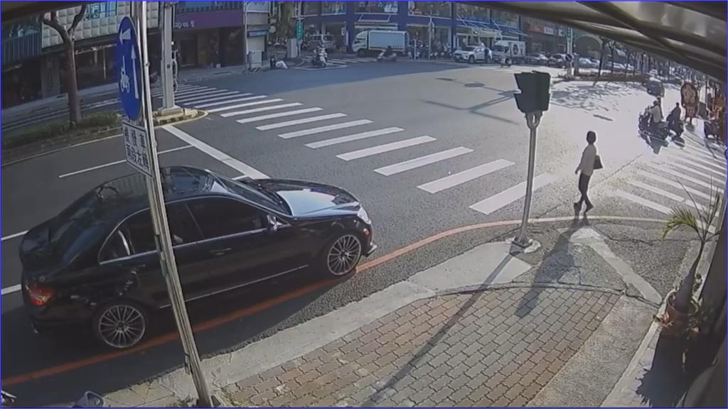 遭母載女騎車撞上 女騎士竟當街呼巴掌