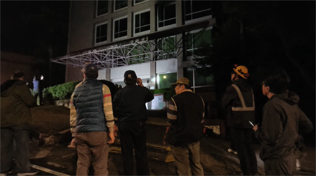 快新聞／台北內湖公視深夜突起火！大樓濃煙狂竄　幸無人員傷亡