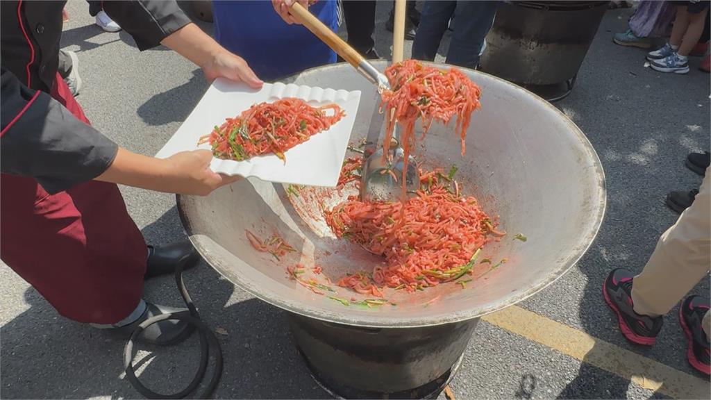 來食面帕粄　周春米親自下廚炒粄條推廣客家米食