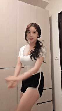 「核彈芭比」驚喜合體南珉貞!昔「彎腰狂抖麻糬」17秒晃片曝…網暈爛:簡直AI