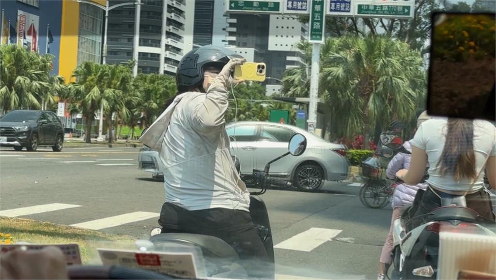 獨/加強大罷免宣傳力道! 邱議瑩租宣傳車沿街催連署書