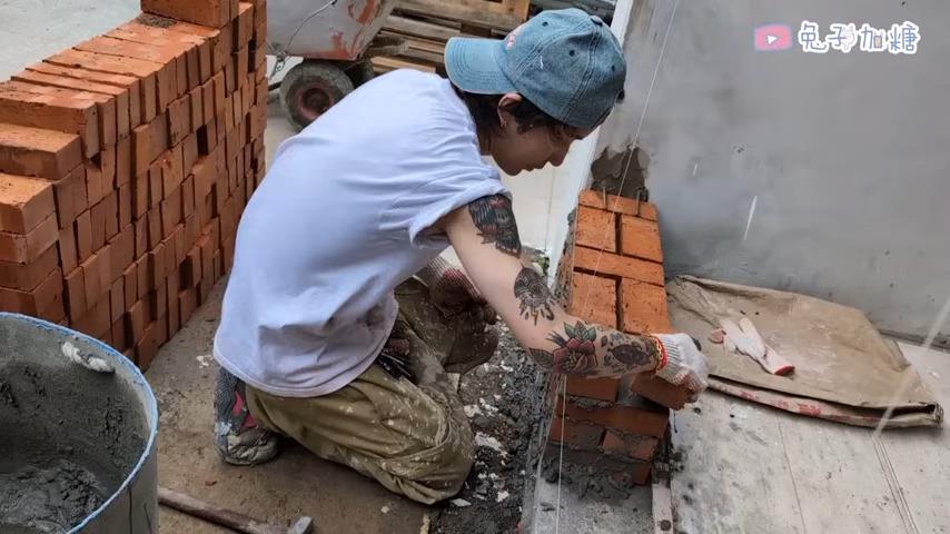 讚嘆連連!台日夫妻老屋翻新DIY 磚頭、水泥太重直呼:師傅太厲害了