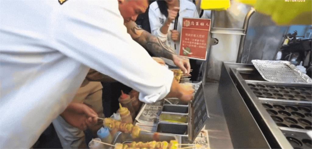 快新聞/沒衛生!黃國昌咬完鳥蛋竟「放回刷醬」 店家無奈回應了:來不及阻止