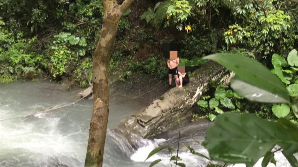 還敢去戲水!幽靈瀑布溪水暴漲 男女受困求援