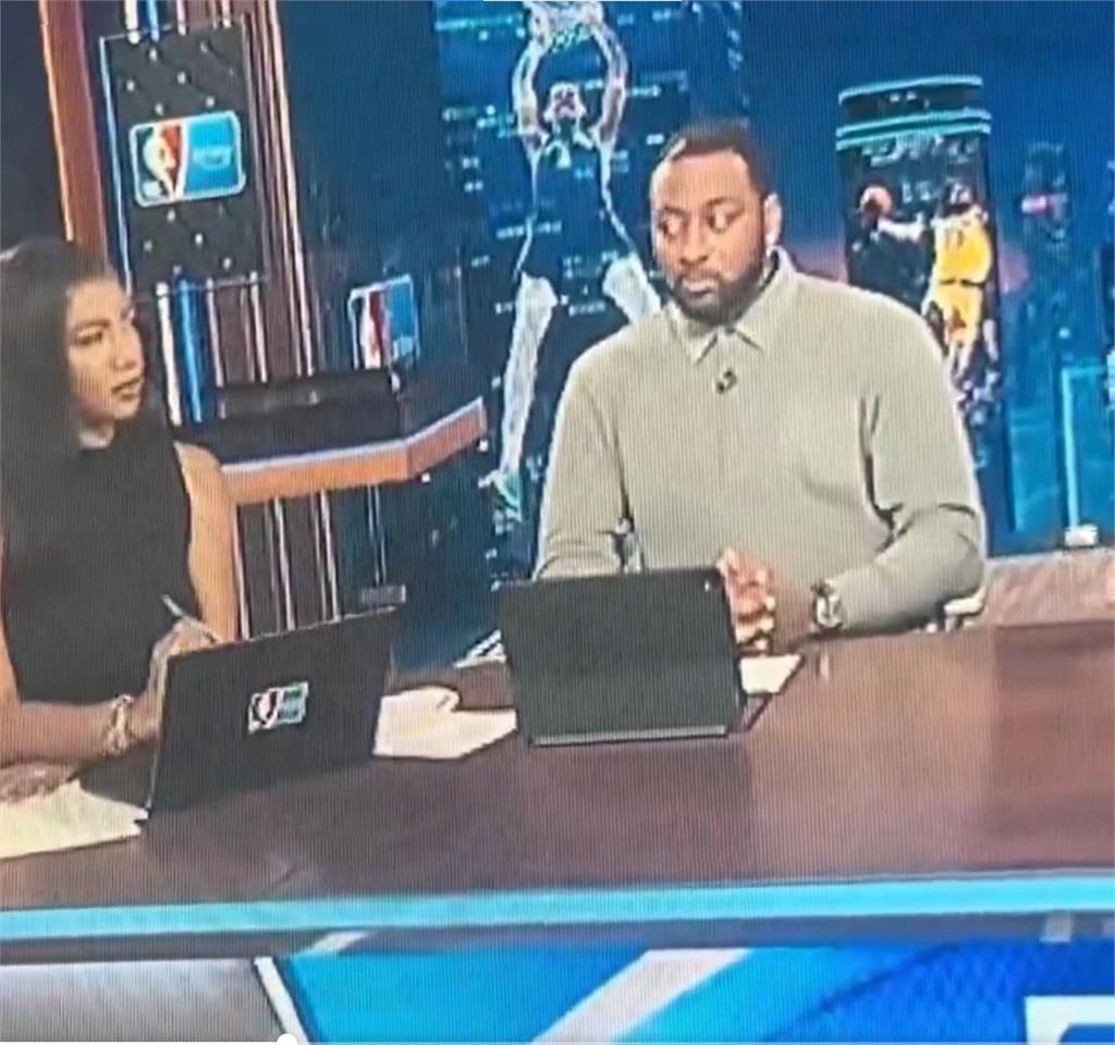 NBA(影)/在看哪?「牆哥」瘋狂偷瞄美女記者 網笑:忍不了一點