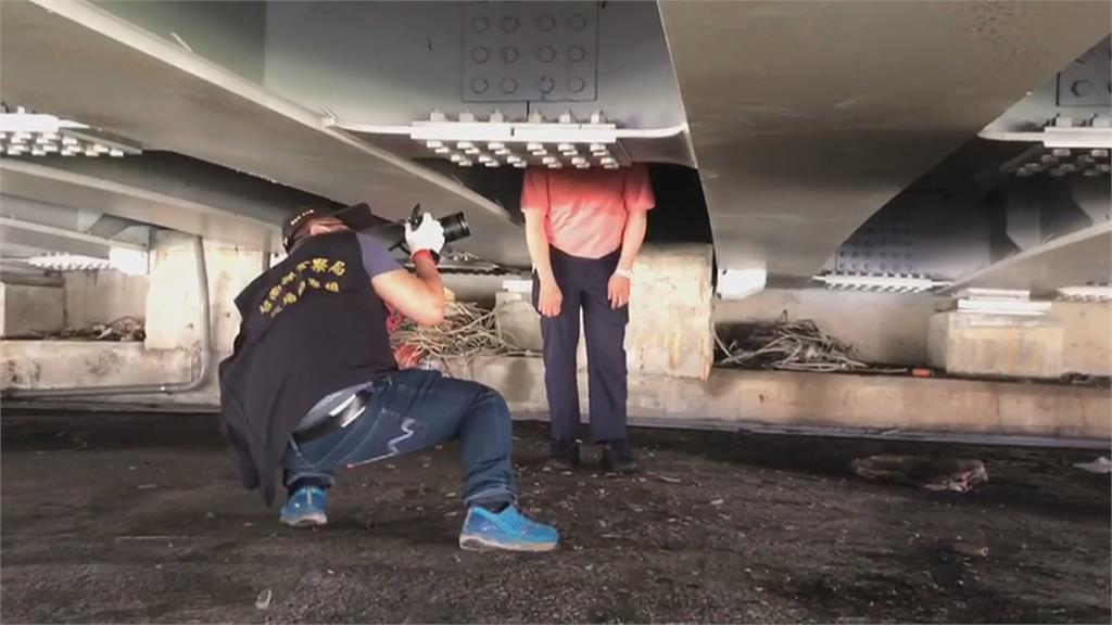 鹽水溪橋伸縮縫冒白煙 工務勘查疑燒電纜線