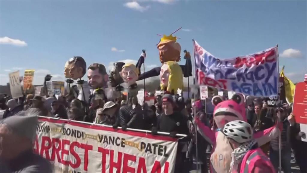 「反川普、反戰爭、反ICE」 全美逾3千場「無王示威」遍地開花