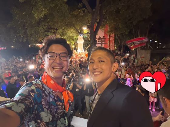才表態挺沈伯洋！「最兇國文老師」再爆他合照吳怡農1舉動超暖　喊：在乎兒虐更應支持