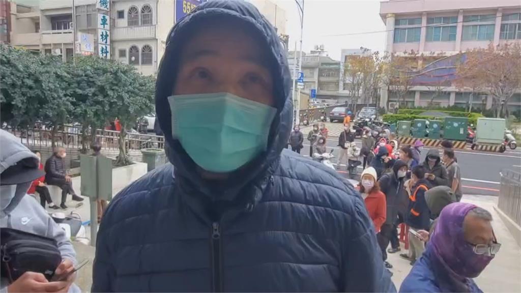 隔12週可打第3劑! 加開夜間門診 大排長龍