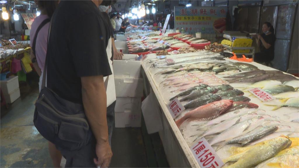 疫情趨緩人潮回流　布袋漁市場假日湧六千人