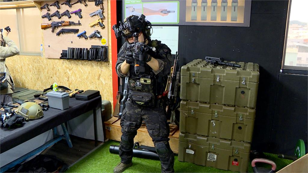 業者辦射擊課程強化全民國防　「限制空間射擊」、國軍「九洞板」訓練