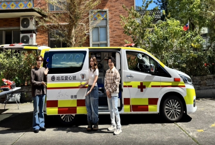 熱心公益！告五人返鄉「捐救護車」　　回宜中「送樂器」造福學弟妹