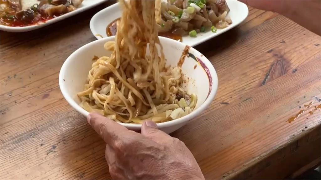 台南網友驚北部麻醬麵「像微波涼麵」!內行人曝「只加2樣」才正統