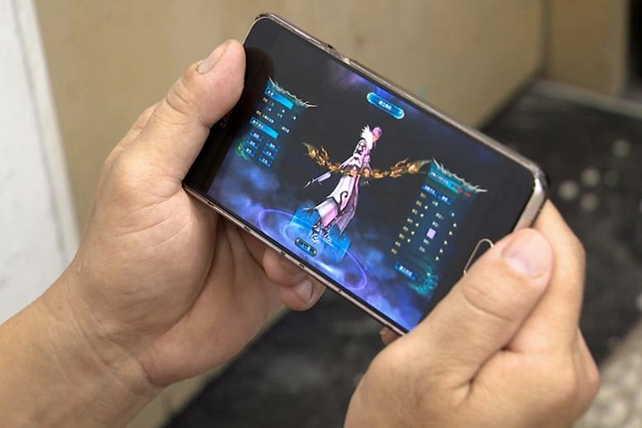 半夜不睡都在幹嘛?微軟數據揭密:全球網友凌晨狂問AI「1問題」