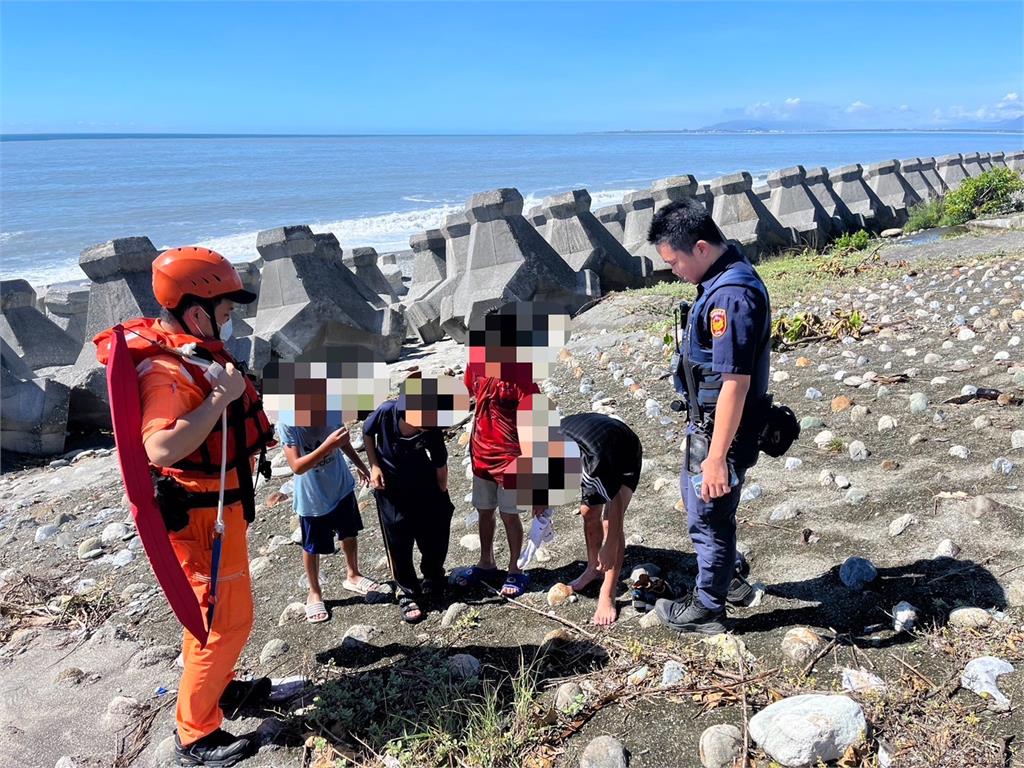 花蓮5童海邊玩水「沒大人陪」　警獲報到場勸離