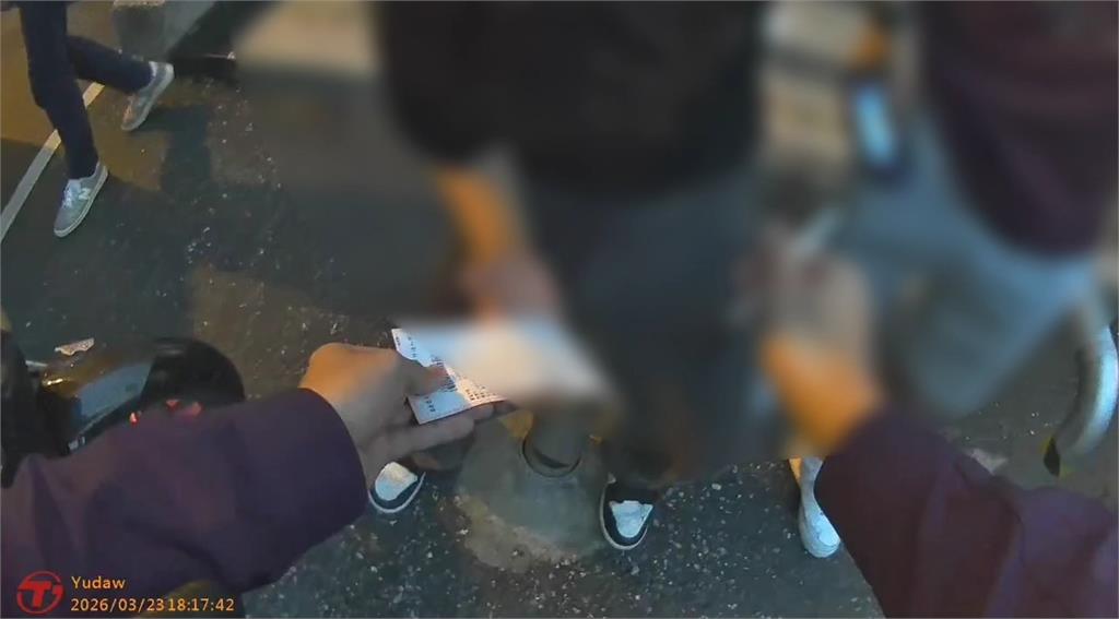 大街上翹孤輪！學生飆改裝電動車被逮　「警局前聽訓」