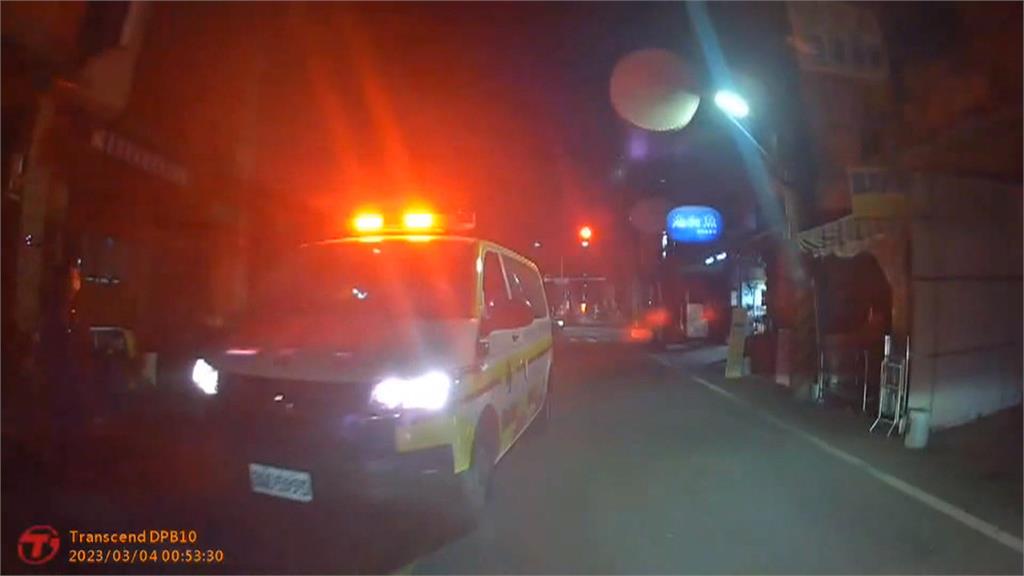 巡邏警車被瘋狂閃燈 警機智解讀暗號化解危機