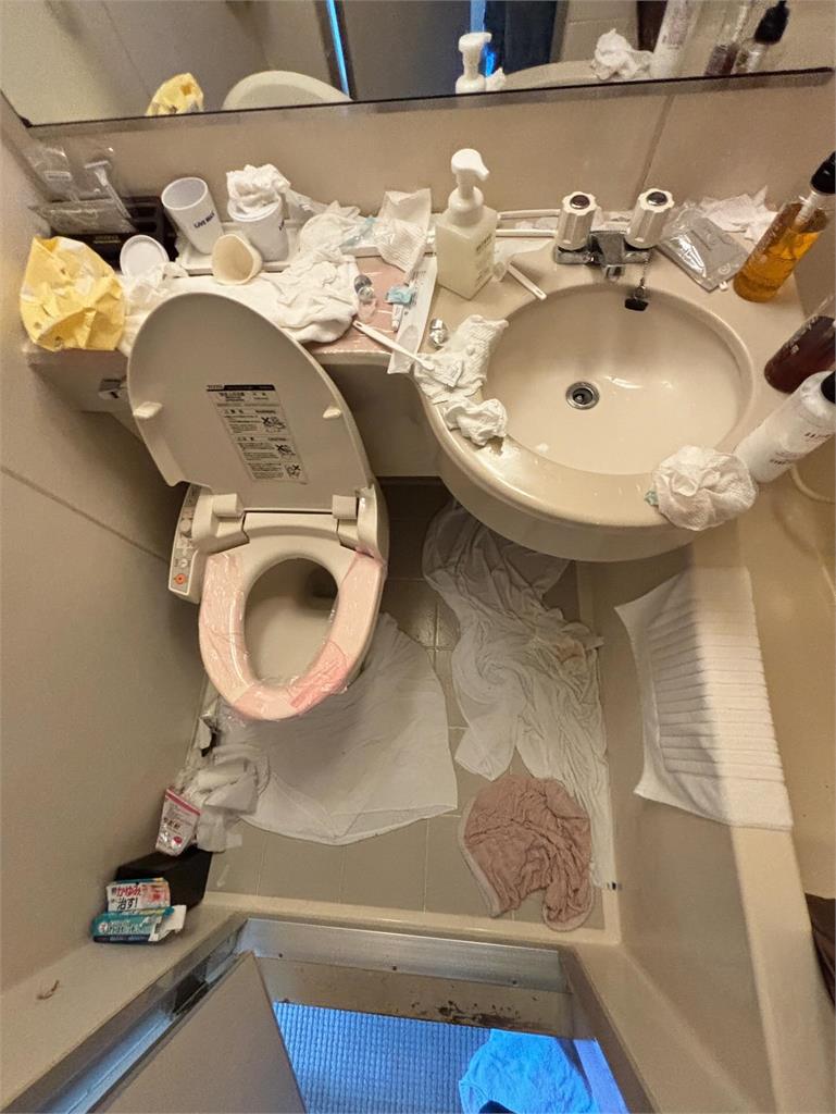 日本飯店員工怒控「退房亂象」!中國2女旅客留「滿地垃圾」超噁畫面曝光