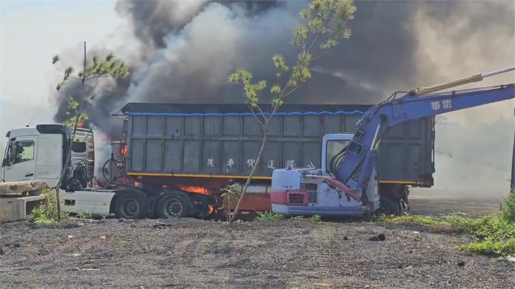 苗栗市一處停車場三輛大貨車遭祝融　車主懷疑被人縱火