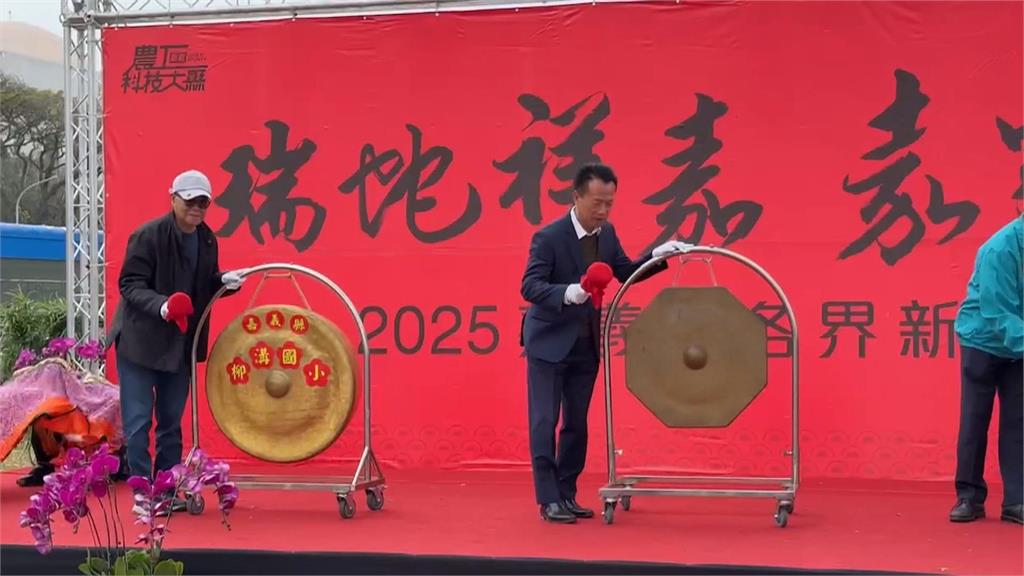 嘉義縣府舉辦新春開工團拜 縣長翁章梁攜手議會敲響3聲鑼鼓