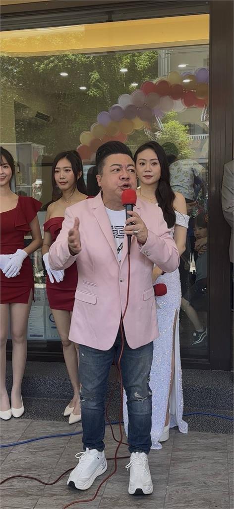 高雄旗艦店開幕今夏驚人三重送 董哥派出鎖 "無鎖不在" 今夏最狂促銷