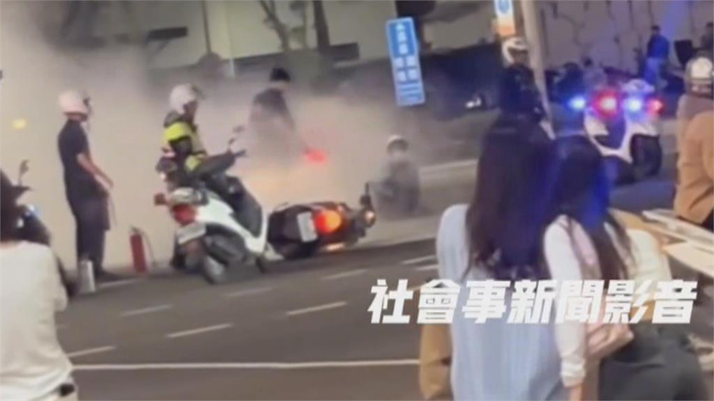 三寶對決?2機車1行人撞一團 「全都闖紅燈」警傻眼