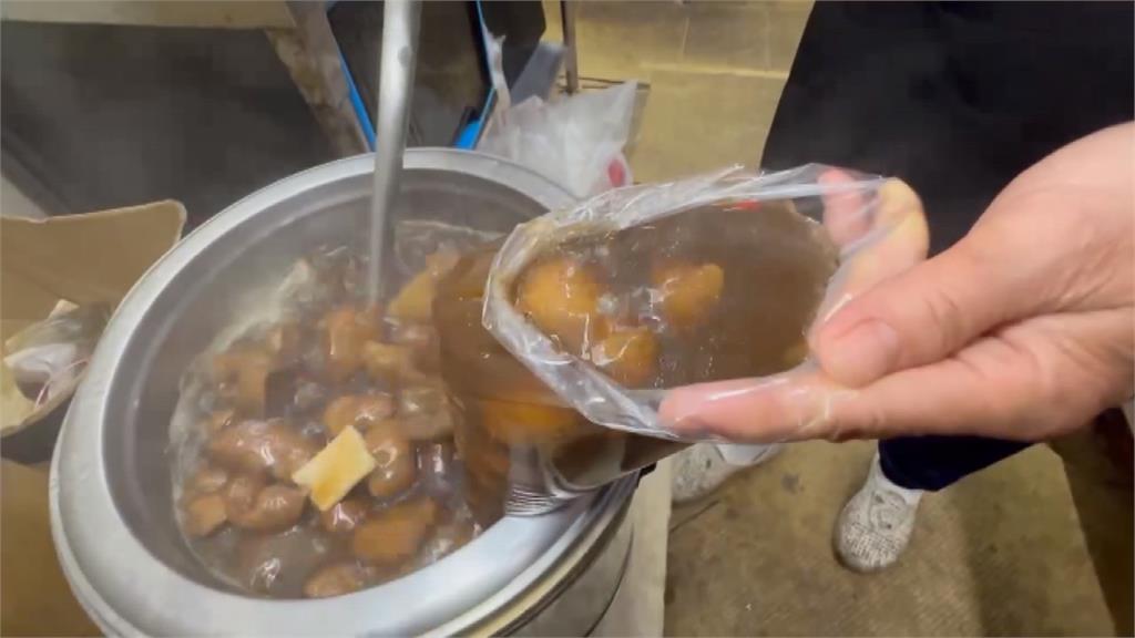 寒冷！天未亮搶排隊　彰化50年素食藥膳湯半小時完售