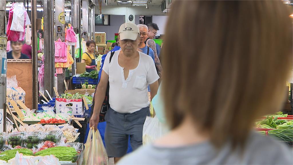 反常？濱江市場未見「囤糧人潮」　菜販：颱風後怕更貴