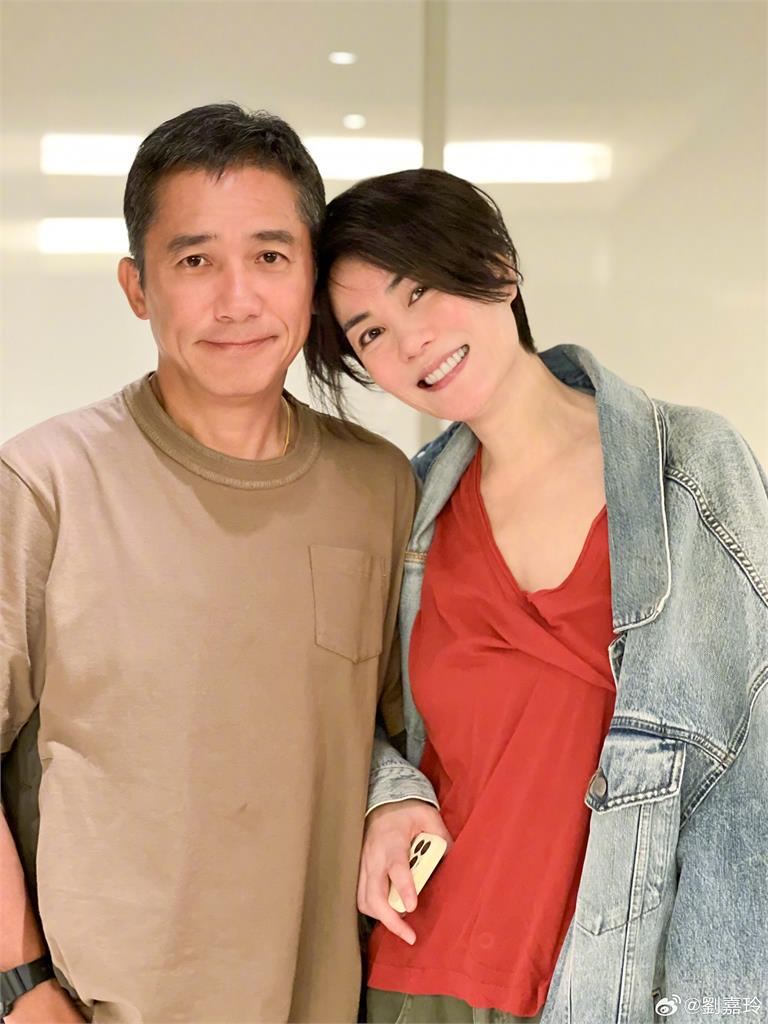 《重慶森林》阿菲、633團聚了!王菲、梁朝偉世紀合影「表情溫差」洩真實關係