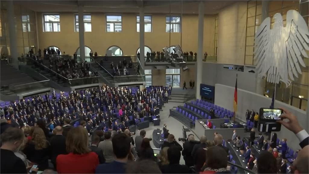 梅克爾時代畫句點　德國新總理蕭茲宣誓就職