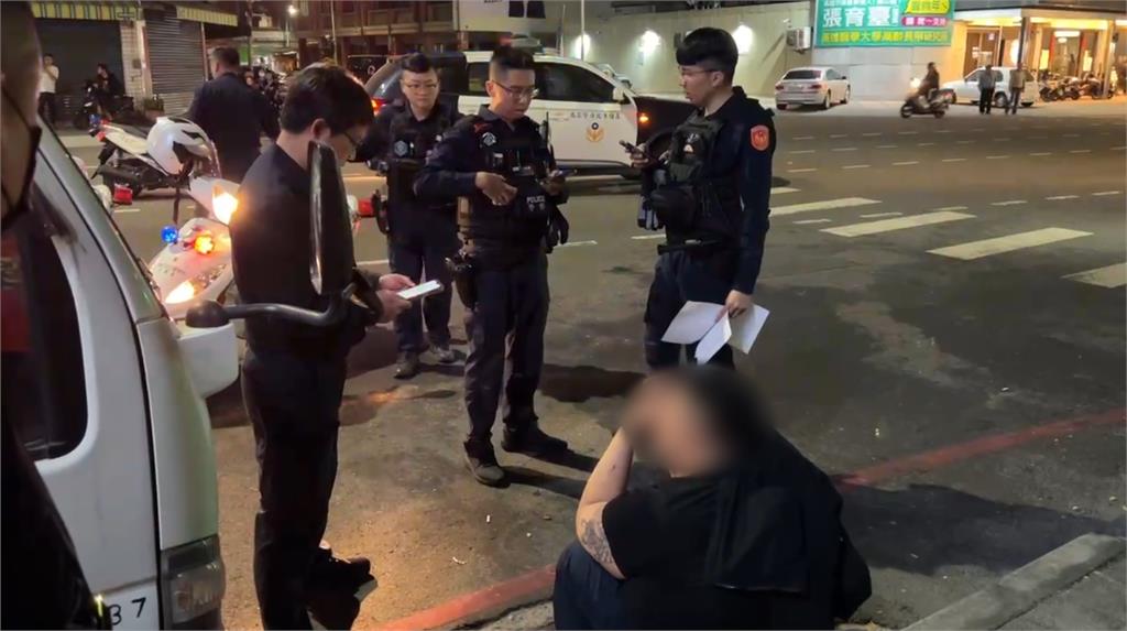 快新聞／高雄男無照毒駕心虛拒檢！加速逃逸竟自撞分隔島翻車　遭警活逮