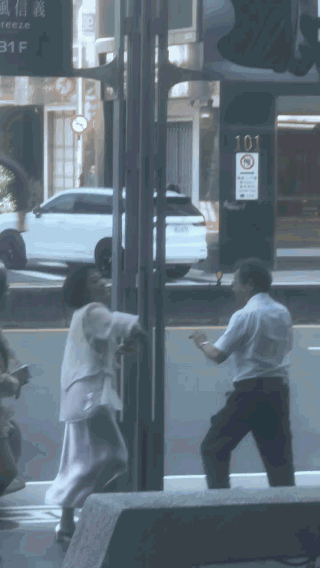 遭中國女「3對1」打趴在地還被踹！街頭激戰畫面全被拍…運將親「還原真相」