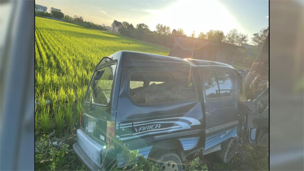 小貨車撞路樹車體變形1死1傷　起出珍貴檜木漂流木