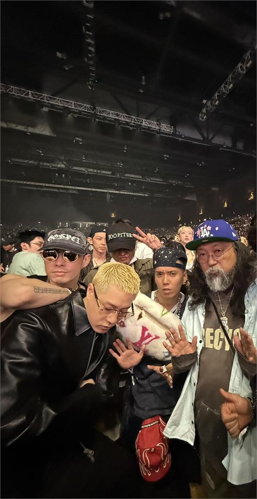 快新聞/「潮流ICON」周湯豪任國際潮流盛事嘉賓 再赴成都音樂節從夕陽唱到晚上