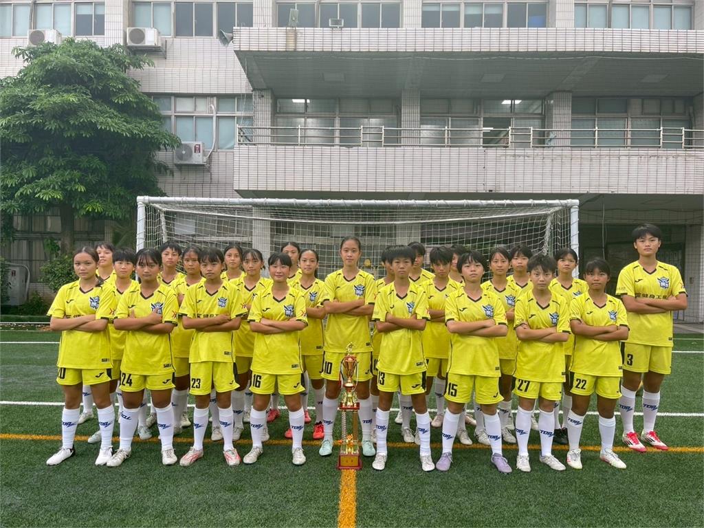 綠茵場上的新北驕傲醒吾高中女足隊踢出全國青少年盃冠軍